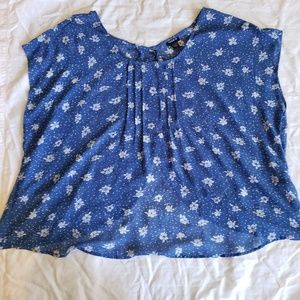 Torrid size 3 flyaway back top with pleated front